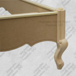 Letto barocco grezzo con pediera in legno